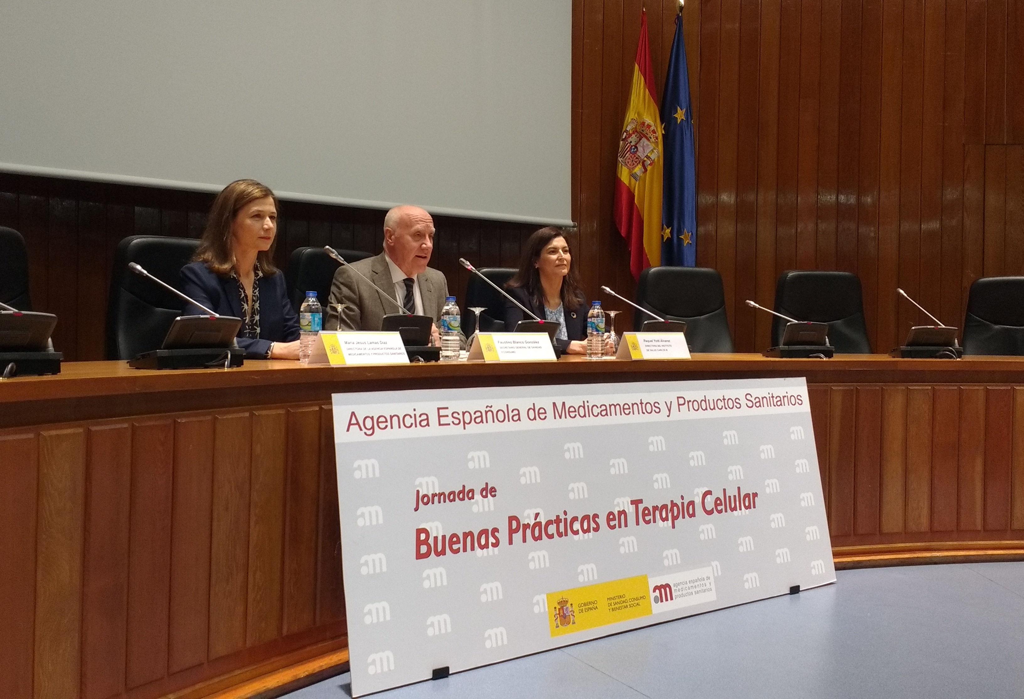 Pie de foto: De izquierda a derecha: María Jesús Lamas Díaz, directora de la AEMPS; Faustino Blanco González, secretario general de Sanidad y Consumo; Raquel Yotti Álvarez, directora del Instituto de Salud Carlos III.