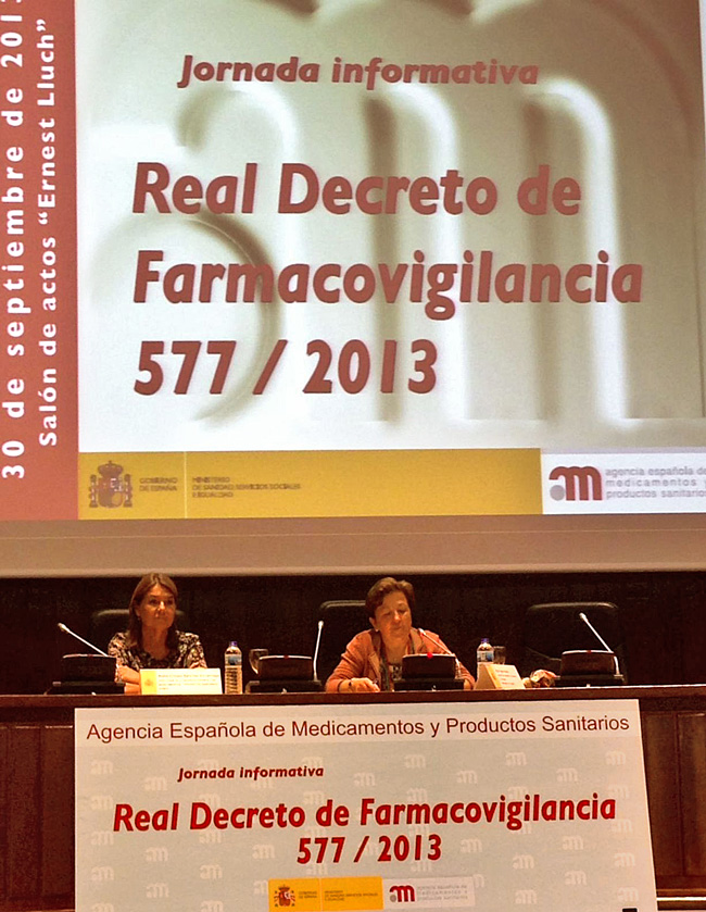 Representantes de la Jornada informativa sobre el Real decreto de farmacovigilancia 577/2013