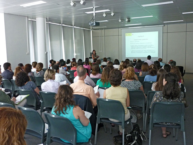 Participantes de la Jornada informativa para la industria farmacéutica veterinaria sobre el Real Decreto de laboratorios farmacéuticos