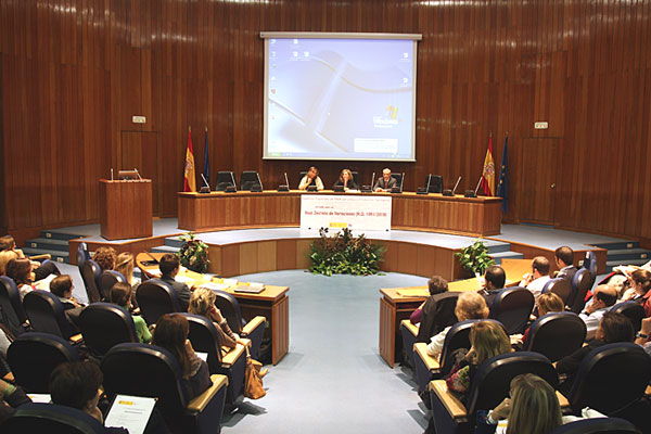 Participantes de la Jornada informativa para la industria farmacéutica de medicamentos veterinarios sobre el Real Decreto de variaciones RD 1091/2010