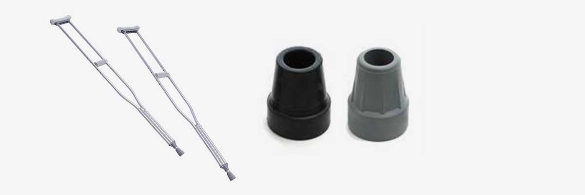 muletas y detalle de conteras en negro y gris